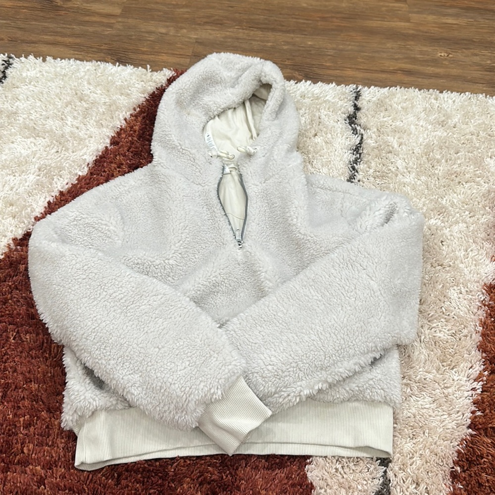 Lululemon cropped scuba oversized crew. Sherpa